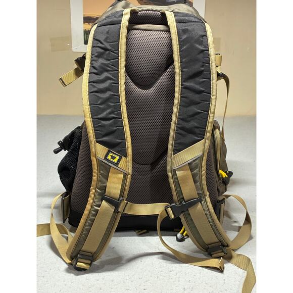 mountainsmith-spectrum-camera-  Mountain Smith Lumen Camera Backpack